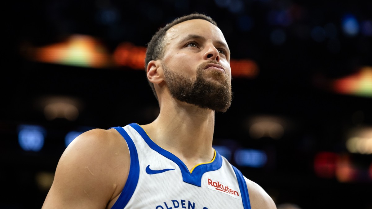 Stephen Curry, disputando un partido con los Golden State Warriors.