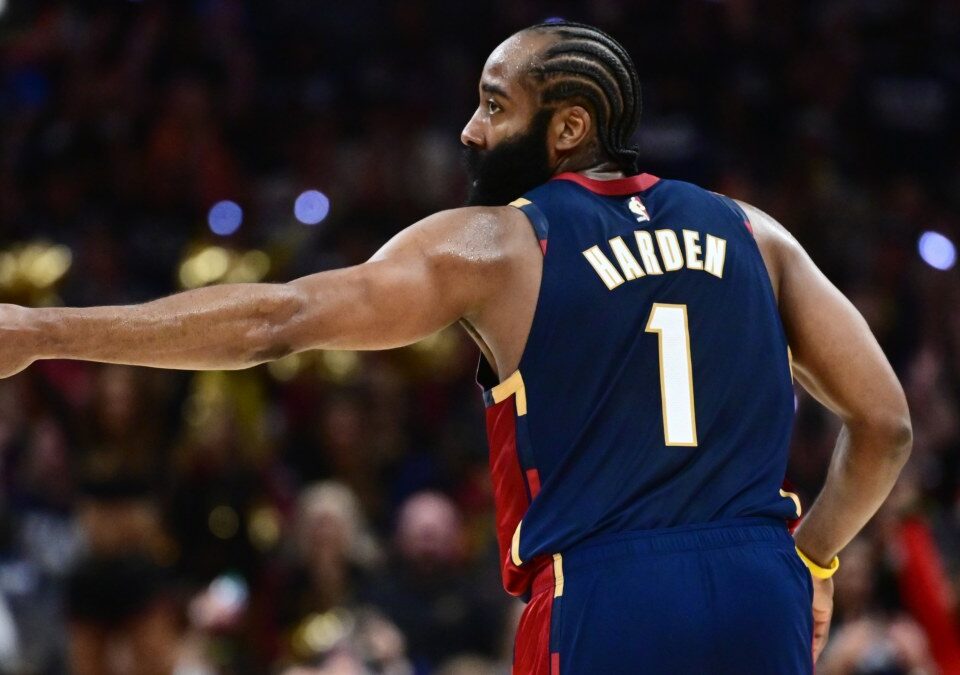 James Harden, celebrando una acci&oacute;n durante el Game 2 contra Toronto Raptors.