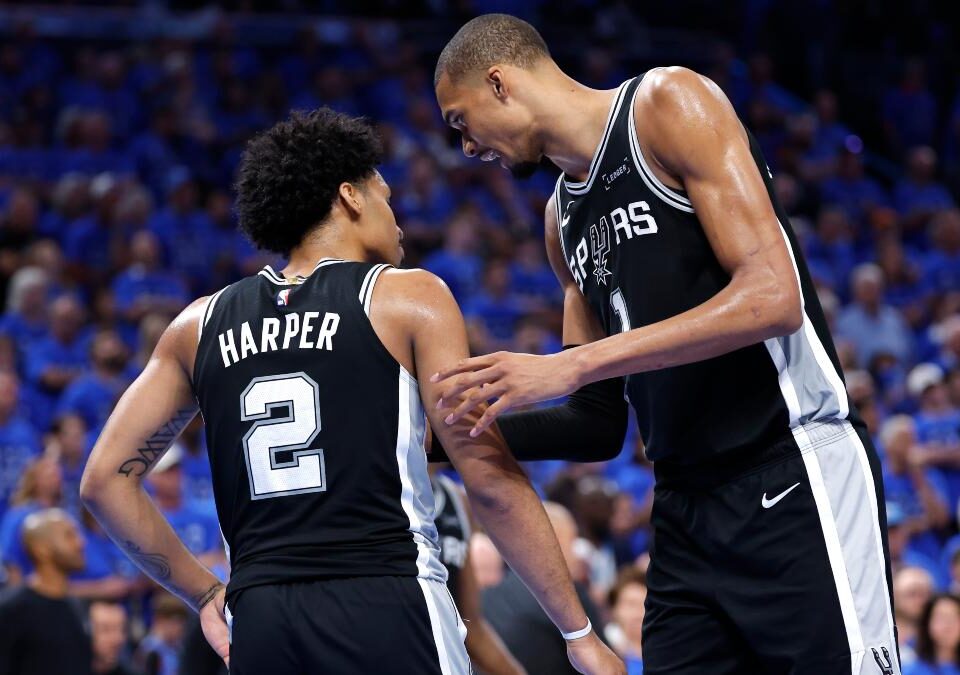 Wembanyama se lleva a los Spurs a entrenar a Francia
