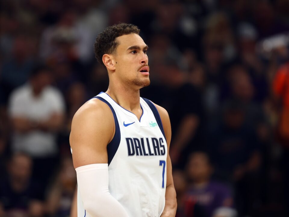 Dwight Powell renueva con Dallas