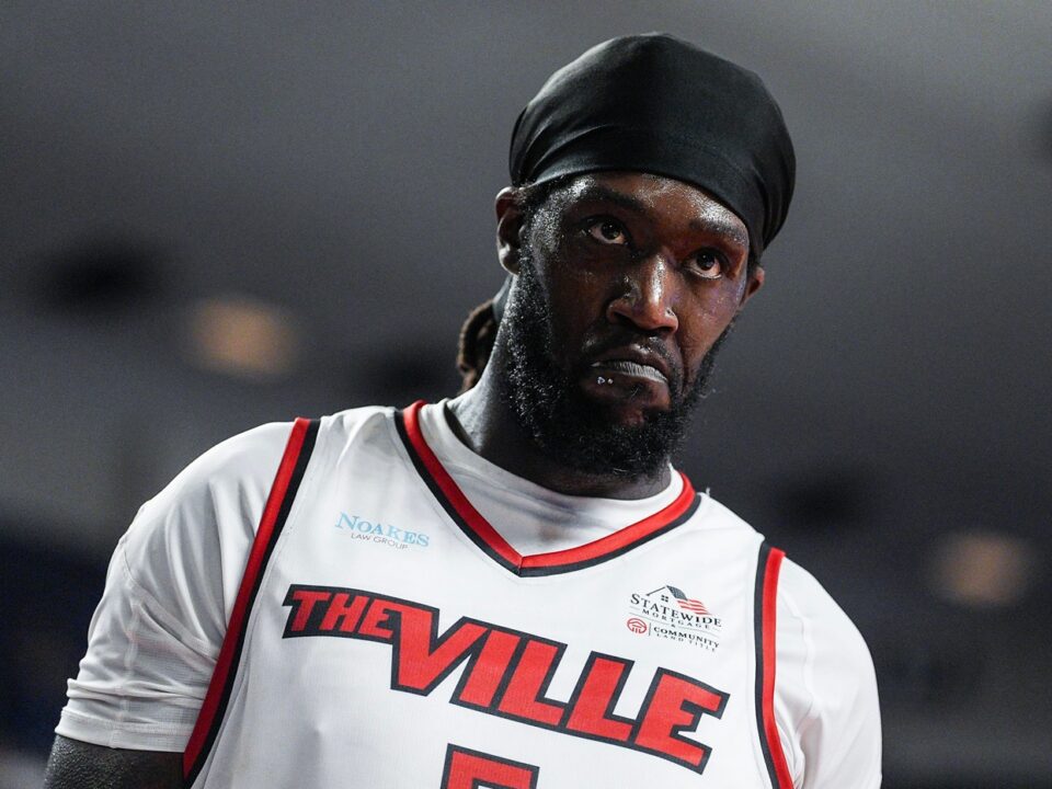 Montrezl Harrell no quiere saber nada de Paul George