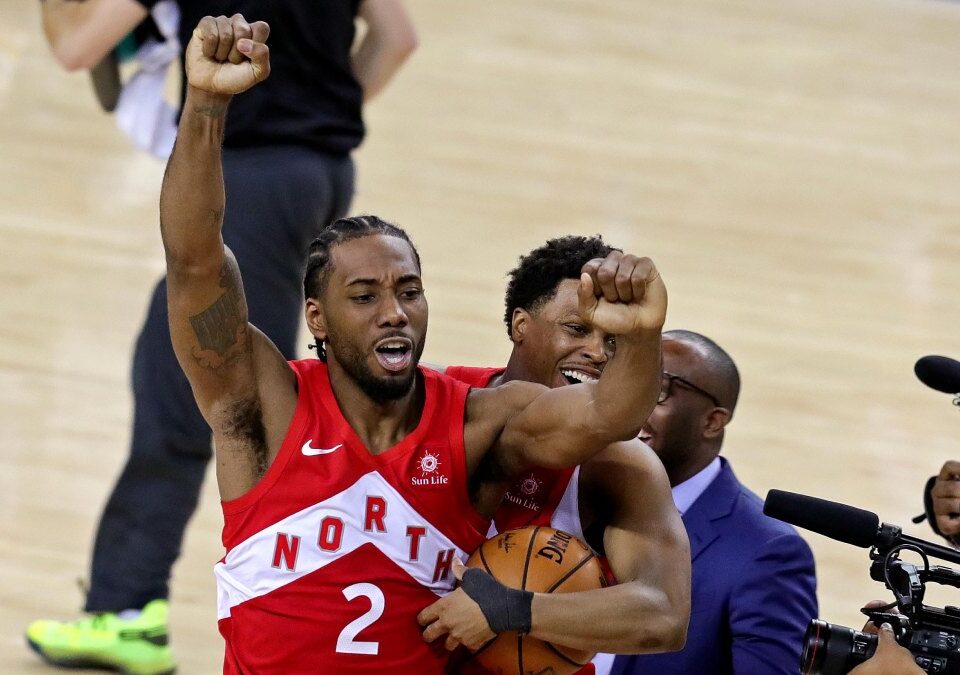Kawhi Leonard perdona 11 millones en su renovación con Toronto