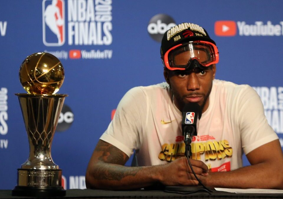 ¡El traspaso de Kawhi Leonard a Toronto es oficial!