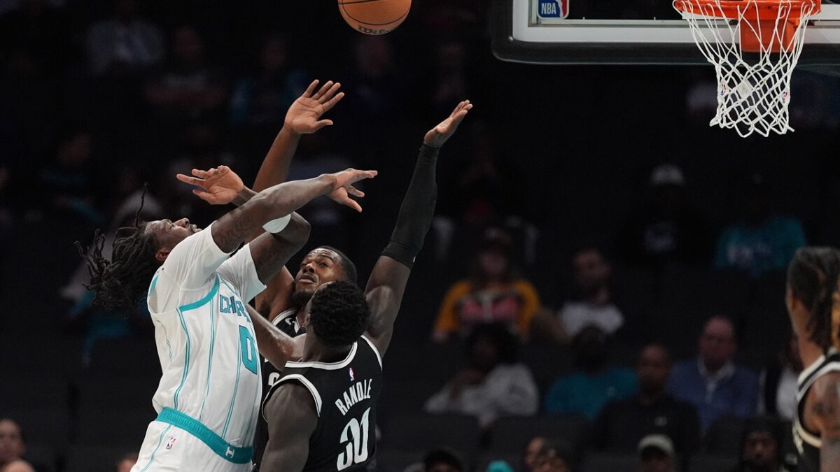 Randle domina en su estreno con los Nets