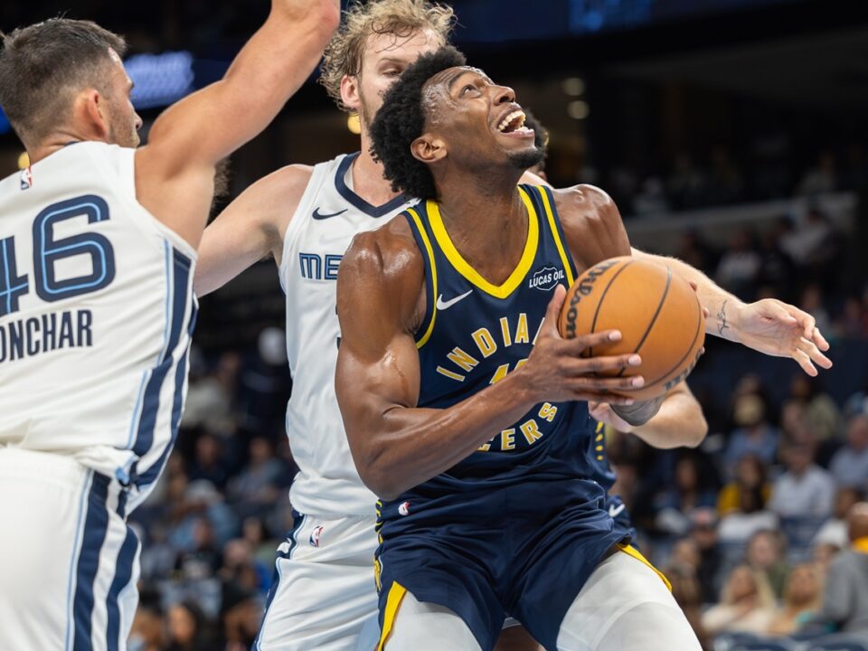 James Wiseman, jugando con los Indiana Pacers.